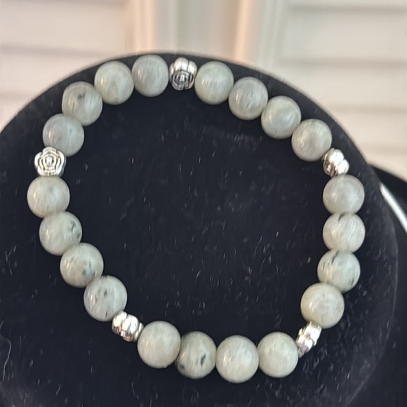 Labradorite Pendant and Stretch Bracelet Set - Picture 4 of 7